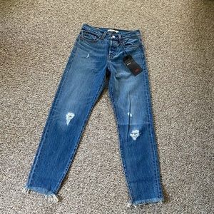 Cropped Wedgie Levis